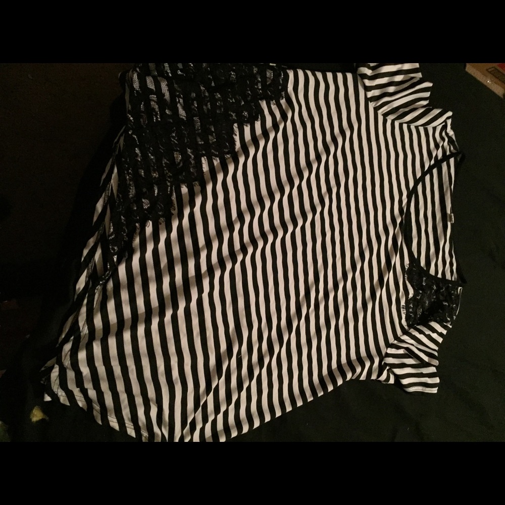 Blk & Wht Striped Top 4XL - Picture 2 of 3